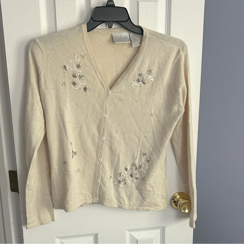 First Issue Liz Claiborne Silk Nylon Embroidered Cream Cardigan Sweater Medium